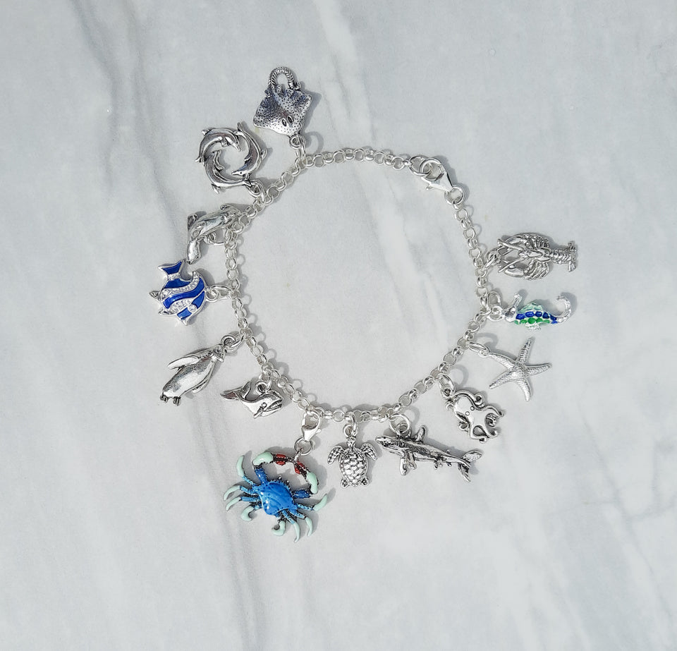 Diving Into the Sea / Sterling silver charm bracelet